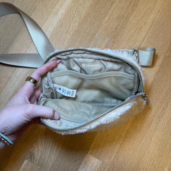 Lululemon NWT Everywhere Belt Bag Fleece Natural Ivory/Trench NWOT - Picture 5 of 6